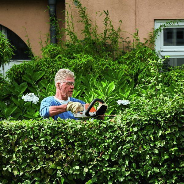 STIHL HSA 45 BATTERY-POWERED HEDGE TRIMMER - Image 2