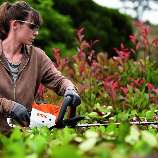 STIHL HSA 56 BATTERY-POWERED HEDGE TRIMMER - Image 2