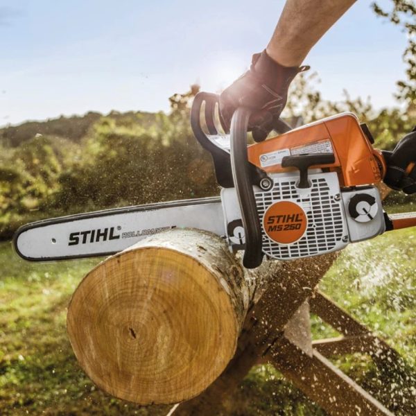 STIHL MS 250 CHAINSAW - Image 2