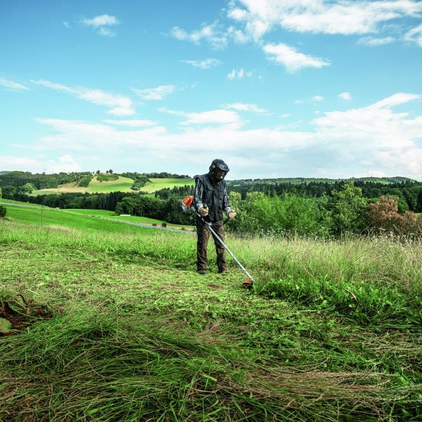 STIHL FS 230 BRUSHCUTTER - Image 2