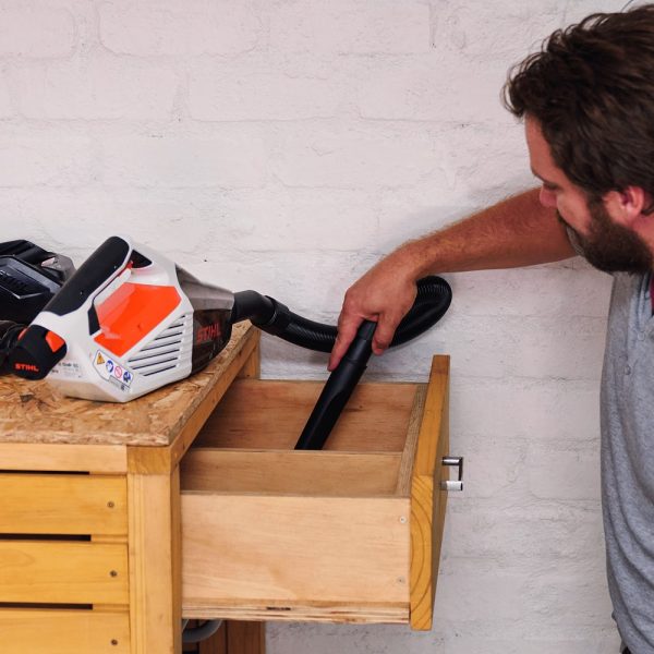STIHL SEA 20 BATTERY-POWERED HANDHELD VACUUM - Image 2